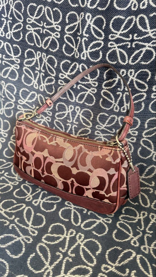 Rare Coach Demi pink maroon bag (Category: Luxury Bags & Wallets) located in Taguig. Submitted by meandmymatchaagainsttheworld (Listing ID 1469622281, Image 1). Description: Lalamove bgc loc.
