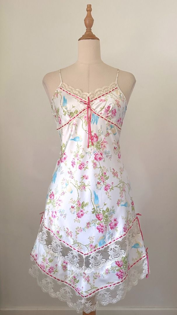 rare eblin floral mini dress (Category: Dresses) located in Taguig. Submitted by esquepade (Listing ID 1469733183, Image 1). Description: size — small to medium bust: 34"-36" length: 31" details — • silk fabric • garterized • adjustable straps.