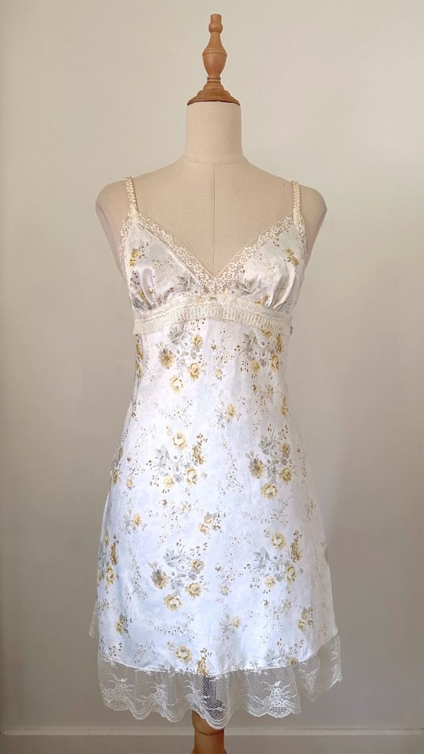 rare eblin white floral mini dress (Category: Dresses) located in Taguig. Submitted by esquepade (Listing ID 1469733127, Image 1). Description: size — small to medium bust: 34"-36" length: 29" details — • silk fabric • garterized • adjustable straps.