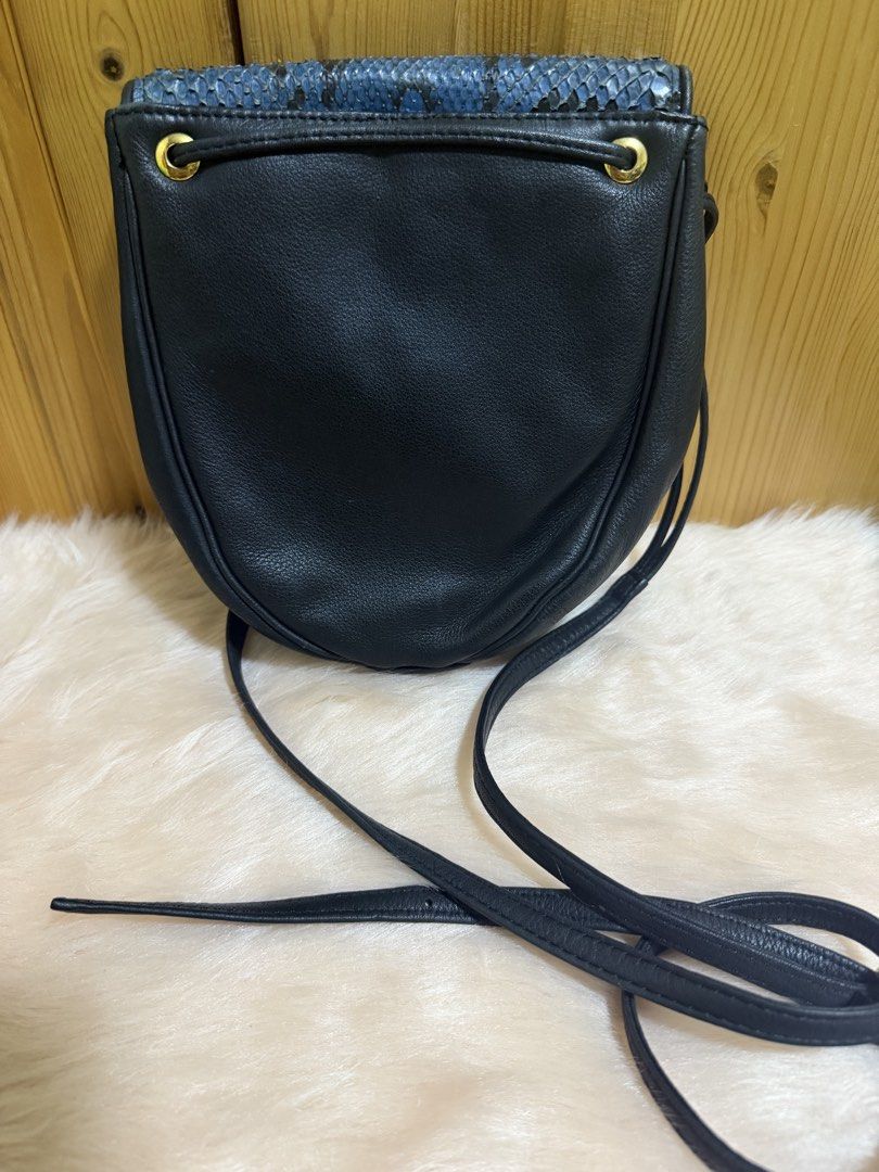 Rare Find! 🌌 Vintage Genuine Blue Python Crossbody Bag (Category: Cross-body Bags) located in Taguig. Submitted by titanars (Listing ID 1469594983, Image 3). Description: • Condition: Excellent vintage condition, scales are beautifully preserved. • Style: Perfect for Y2K, retro-glam, or adding an edgy pop of color to a minimal outfit. • Lightweight, long crossbody strap for all-day comfort. .