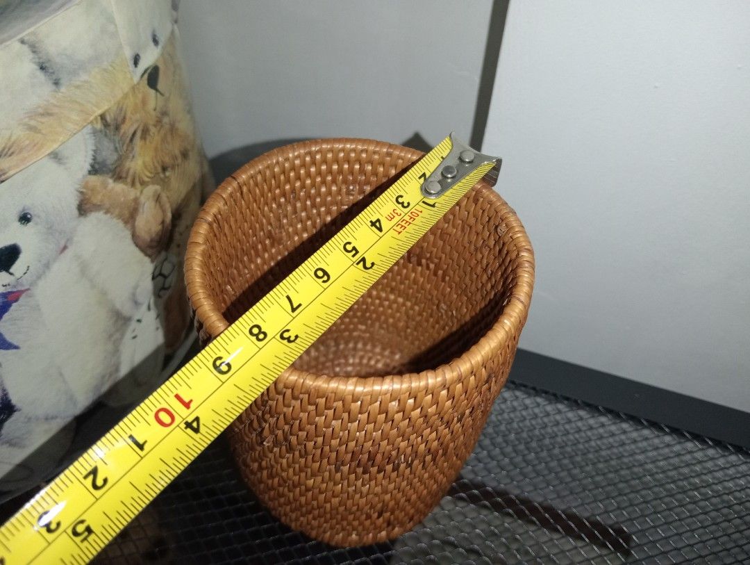 RATTAN PEN HOLDER (Category: Storage Boxes & Baskets) located in Kawit. Submitted by gieclutter (Listing ID 1469665681, Image 3). Description: Flakers and joy reservers are 𝗻𝗼𝘁 𝗮𝗹𝗹𝗼𝘄𝗲𝗱 Actual photos, sized precisely Verify item's dimensions first All sales are final—no returns, exchanges, or refunds 𝗖𝗢𝗡𝗗𝗜𝗧𝗜𝗢𝗡: ・𝗔𝗦 𝗜𝗦 ・has minimal dust and broken weaves 𝗟𝗢𝗖𝗔𝗧𝗜𝗢𝗡: Kawit, Cavite 𝗠𝗢𝗣: 𝗣𝗙/NO COD Item price + ₱𝟳𝟱 M