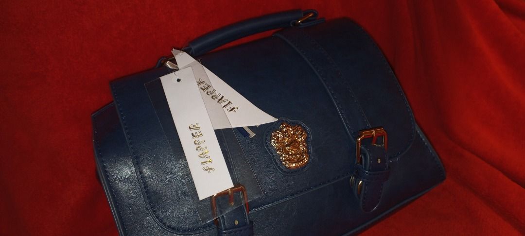 Ravenclaw Bag (Category: Backpacks) located in Caloocan City. Submitted by anonymana (Listing ID 1469692223, Image 2). Description: 🦅💙 HARRY POTTER × FLAPPER | RAVENCLAW BAG ✨ Brand New with Tags! 💙 Elegant navy blue with gold hardware ✨ Comes with detachable shoulder strap 🏷️ Original Japanese Price: ¥7,920 (₱3,000+) 💰 Selling for only ₱1000 — NEGOTIABLE! Perfect for Harry Potter lovers and Ravenclaw collectors! 🪄 📩 PM if interested! 💌.
