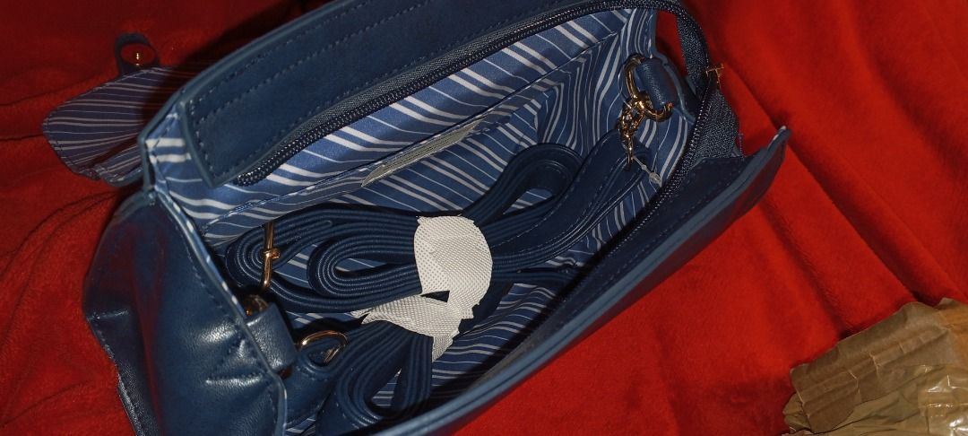 Ravenclaw Bag (Category: Backpacks) located in Caloocan City. Submitted by anonymana (Listing ID 1469692223, Image 3). Description: 🦅💙 HARRY POTTER × FLAPPER | RAVENCLAW BAG ✨ Brand New with Tags! 💙 Elegant navy blue with gold hardware ✨ Comes with detachable shoulder strap 🏷️ Original Japanese Price: ¥7,920 (₱3,000+) 💰 Selling for only ₱1000 — NEGOTIABLE! Perfect for Harry Potter lovers and Ravenclaw collectors! 🪄 📩 PM if interested! 💌.