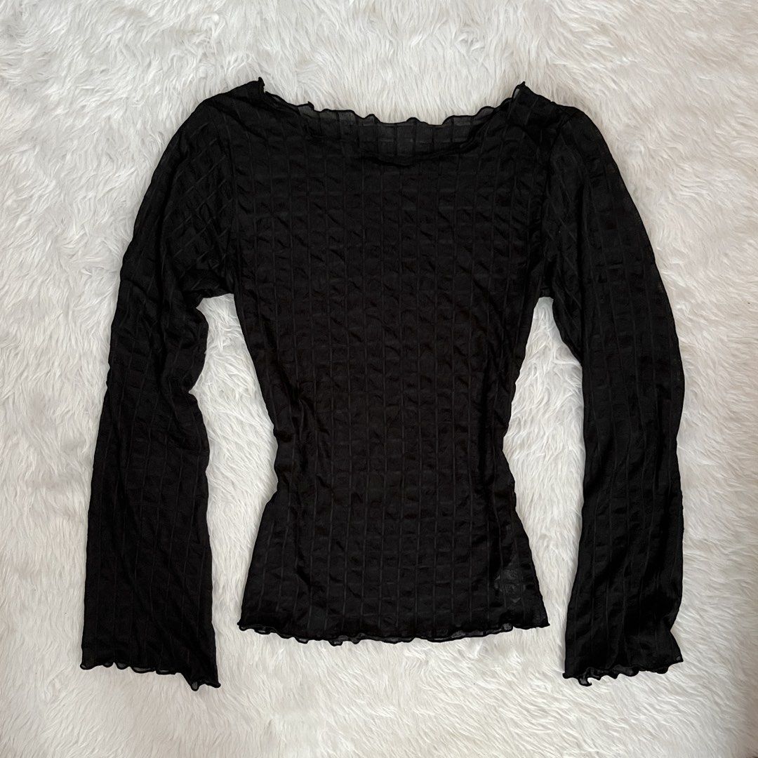 Raycavic Black Textured Long Sleeve Mesh Top (Category: Longsleeves) located in Maasin. Submitted by taraa18 (Listing ID 1469584371, Image 1). Description: - Brand: Raycavic - Color: Black - Material: Semi-sheer mesh with checkered texture (lots of stretch!) - Design: Fitted silhouette with trendy lettuce trim at neckline, cuffs, and hem - Condition: Worn just a couple of times, clean and well-maintained.