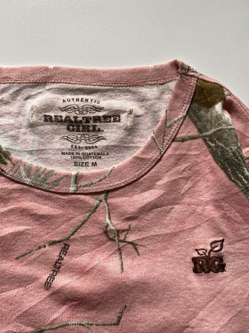 Realtree Pink Camo Tee (Category: Shirts) located in Manila. Submitted by lexia_swrdrbfinds (Listing ID 1469702584, Image 2). Description: ⋆ 𐙚 ̊ Realtree Pink Camo Tee 🌸 𝓈𝒾𝓏ℯ ℴ𝓃 𝓉𝒶𝑔: medium 🩷 𝓁ℯ𝓃𝑔𝓉𝒽: 21 🌷 𝓌𝒾𝒹𝓉𝒽: 17 🎀 𝒸ℴ𝓃𝒹𝒾𝓉𝒾ℴ𝓃: 9.5/10 🫧 𝒻𝓁𝒶𝓌𝓈: none 𝓅𝓇𝒾𝒸ℯ: 299 ✦ 𝓅𝓁𝓊𝓈 𝓈𝒽𝒾𝓅𝓅𝒾𝓃𝑔 𝒻ℯℯ.