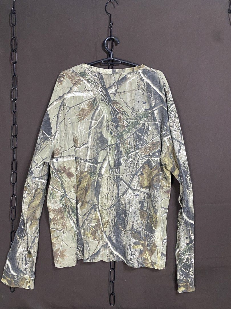 Realtree Sweater (Category: Coats, Jackets and Outerwear) located in Bay. Submitted by paoloconic70568 (Listing ID 1469590780, Image 2). Description: Realtree Color Rate: 10/10 Color may vary due to lighting W-23 L-27 Issue: Crack Prints ₱200.