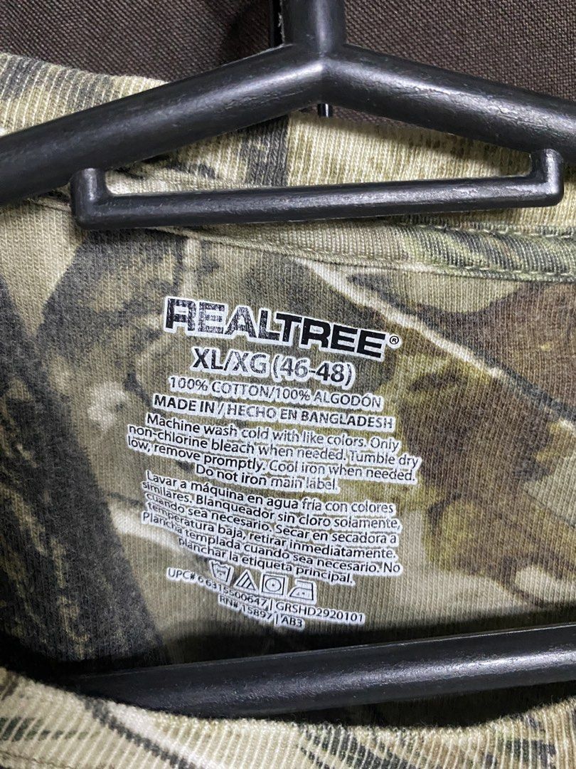 Realtree Sweater (Category: Coats, Jackets and Outerwear) located in Bay. Submitted by paoloconic70568 (Listing ID 1469590780, Image 3). Description: Realtree Color Rate: 10/10 Color may vary due to lighting W-23 L-27 Issue: Crack Prints ₱200.