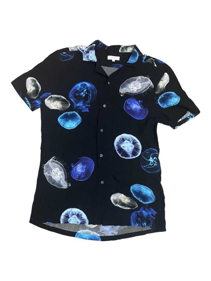 Reiss cuban jelly fish polo (Category: Tshirts & Polo Shirts ) located in Davao. Submitted by mj_designervintagecurator (Listing ID 1469720795, Image 1). Description: 📌in good condition 📌best fit xs to small 📌shoulder 17- bust 40- armpit 20- length 29 inches.