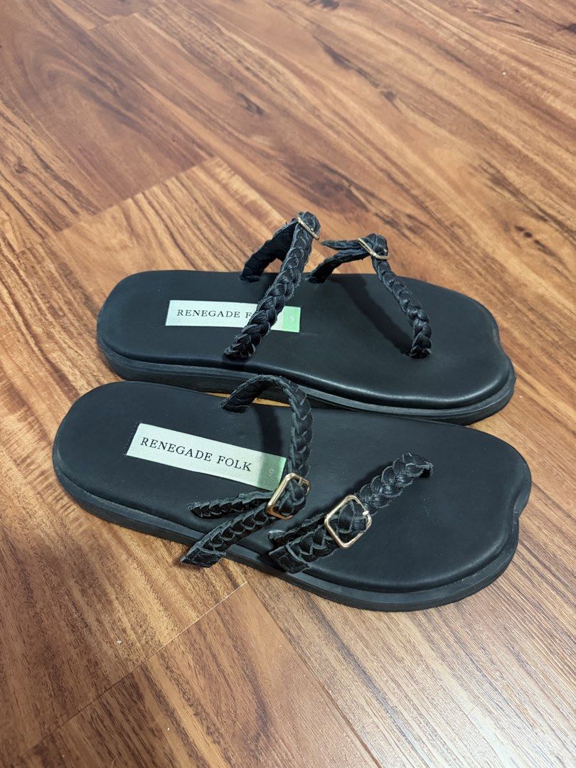 Renegade Folk Glimmer Bare (Category: Sandals) located in San Simon. Submitted by mystic_me (Listing ID 1469645630, Image 1). Description: Adjustable Straps Wider base *Small sizing - recommend sizing up. • Made with soft insoles for maximum comfort • 1” high rubber soles • Straps made with genuine cow • Insoles made from genuine pig leather Original price: 4190 (no box included, but can provide a replacement).