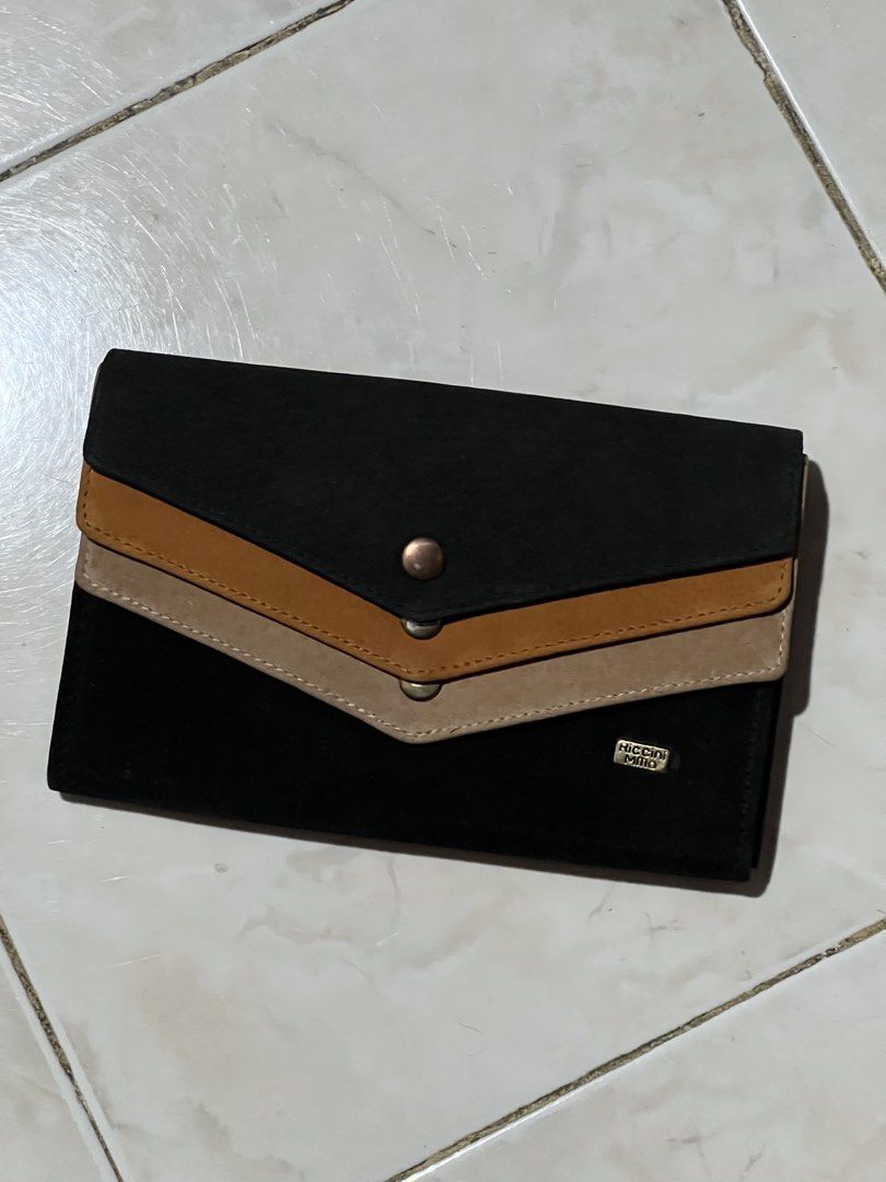 Riccini Mmo Wallet (Category: Luxury Bags & Wallets) located in General Santos City (Dadiangas). Submitted by queenfinds (Listing ID 1469713248, Image 1). Description: a brand of genuine leather and suede wallets, particularly known for layered, multi-compartment or multi-tier snap-closure long wallets made in Japan. Product Type: Leather and suede wallets / long wallets Design Features: Multi-layer or 3-tier/4-tier stacked compartment structures