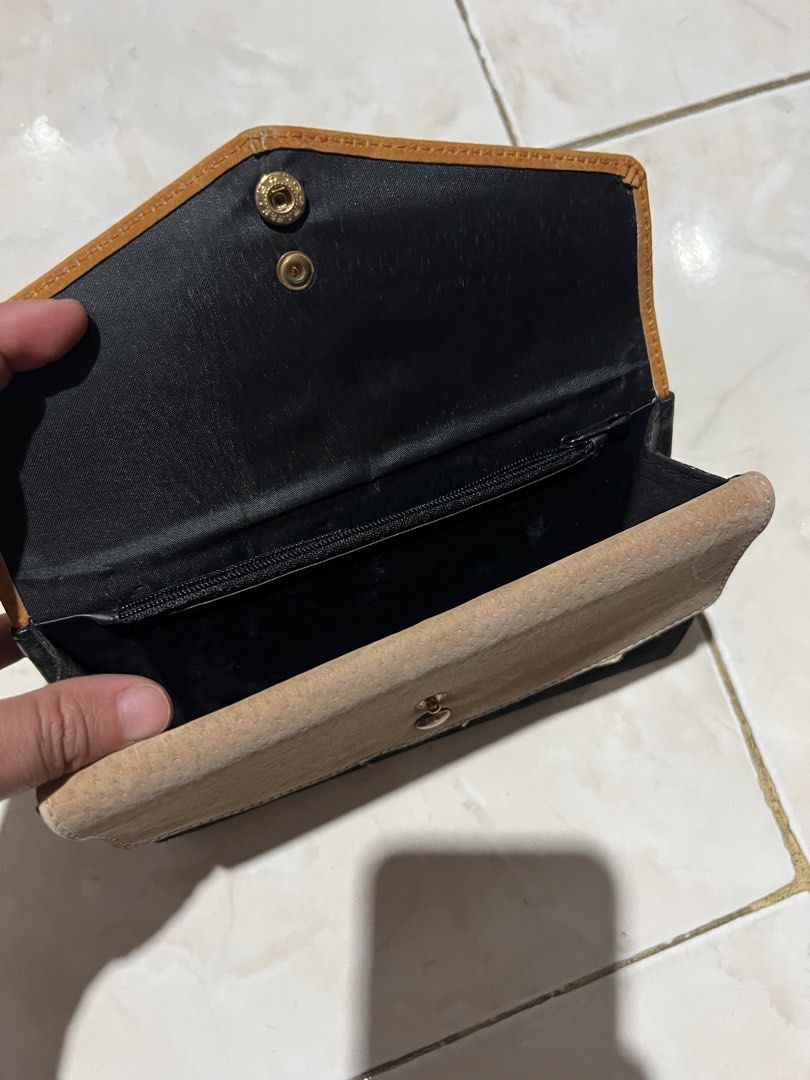 Riccini Mmo Wallet (Category: Luxury Bags & Wallets) located in General Santos City (Dadiangas). Submitted by queenfinds (Listing ID 1469713248, Image 3). Description: a brand of genuine leather and suede wallets, particularly known for layered, multi-compartment or multi-tier snap-closure long wallets made in Japan. Product Type: Leather and suede wallets / long wallets Design Features: Multi-layer or 3-tier/4-tier stacked compartment structures