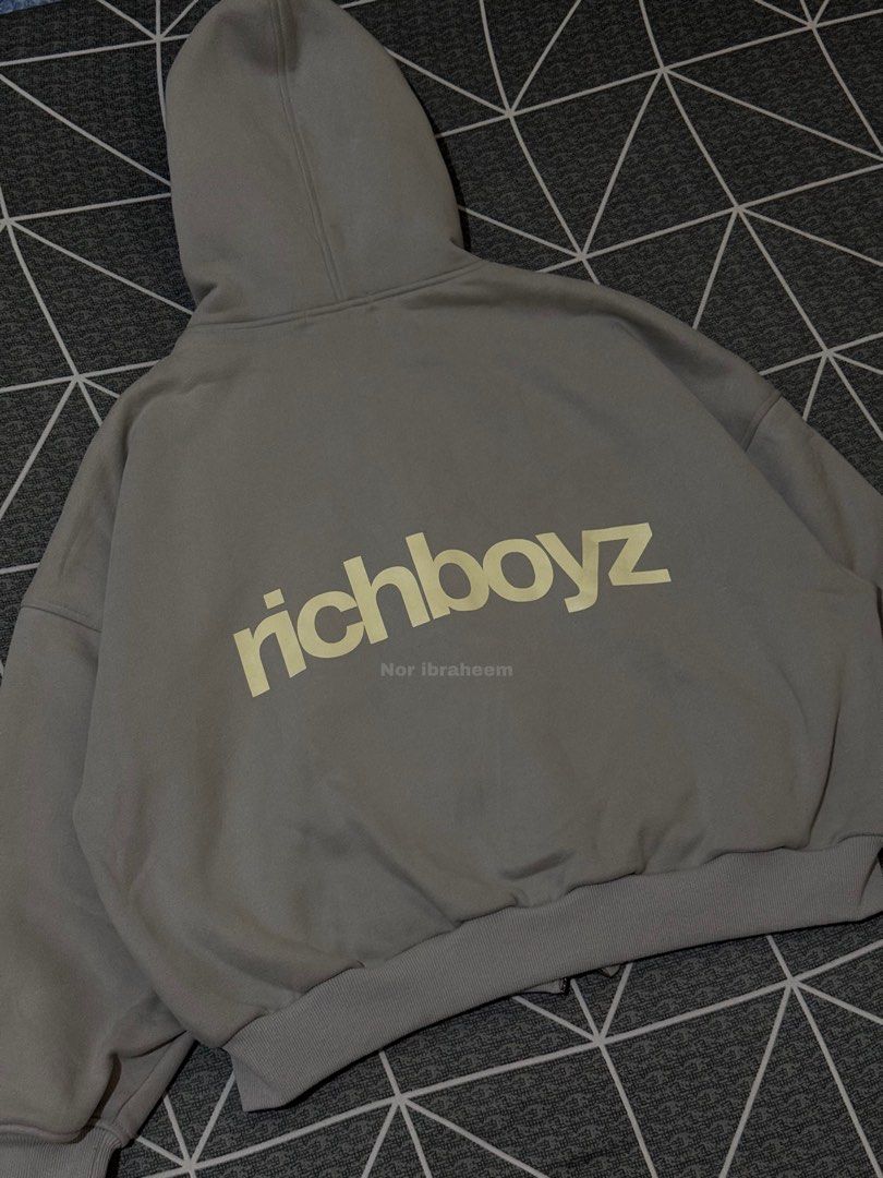 Richboyz Hoodie “Icy Gray” (Category: Hoodies) located in Manila. Submitted by _hykeem (Listing ID 1469594194, Image 2). Description: - Double zip hoodie “Icy Gray V2” - Size “XL” - Used once - Taytay rizal - Can do meetup, lalamove or jnt - DM for more details.