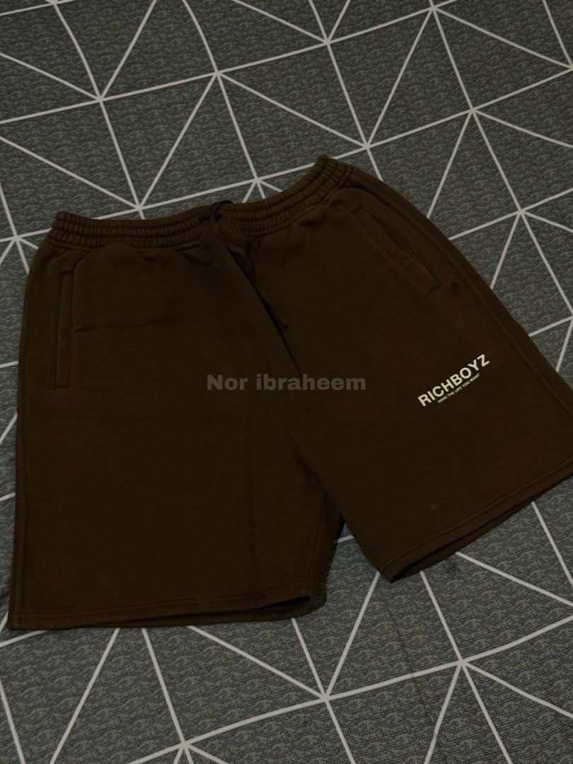 Richboyz Sweatshort “Choco brown” (Category: Shorts) located in Manila. Submitted by _hykeem (Listing ID 1469596028, Image 1). Description: - Sweatshort “Choco brown” - Size “XL” - Used twice - Taytay rizal - Can do meetup, lalamove or jnt - DM for more details.