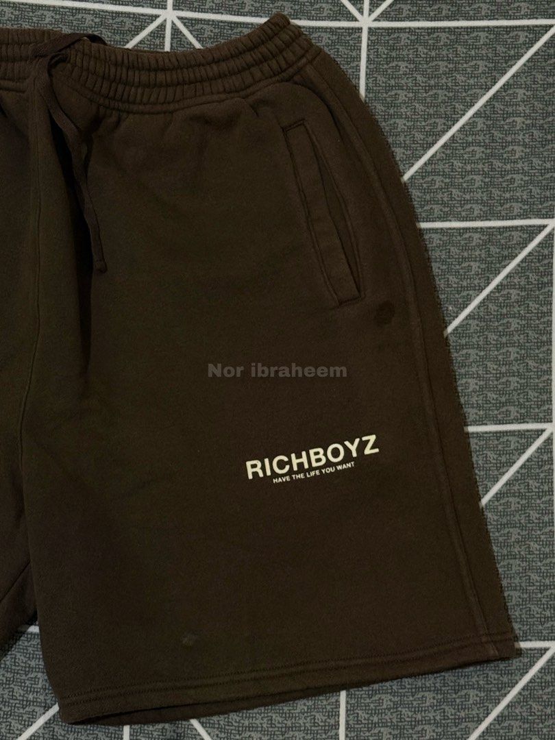 Richboyz Sweatshort “Choco brown” (Category: Shorts) located in Manila. Submitted by _hykeem (Listing ID 1469596028, Image 2). Description: - Sweatshort “Choco brown” - Size “XL” - Used twice - Taytay rizal - Can do meetup, lalamove or jnt - DM for more details.