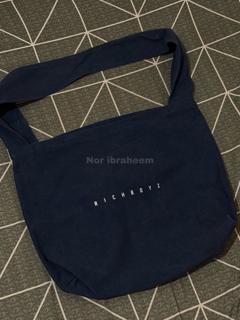Richboyz Tsuno Bag “Sapphire” (Category: Tote Bags) located in Manila. Submitted by _hykeem (Listing ID 1469596279, Image 1). Description: - Tsuno Bag “Sapphire” - Condition “8.5/10” - Taytay rizal - Can do meetup, lalamove or jnt - DM for more details.