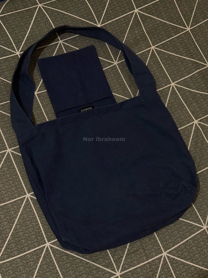 Richboyz Tsuno Bag “Sapphire” (Category: Tote Bags) located in Manila. Submitted by _hykeem (Listing ID 1469596279, Image 2). Description: - Tsuno Bag “Sapphire” - Condition “8.5/10” - Taytay rizal - Can do meetup, lalamove or jnt - DM for more details.