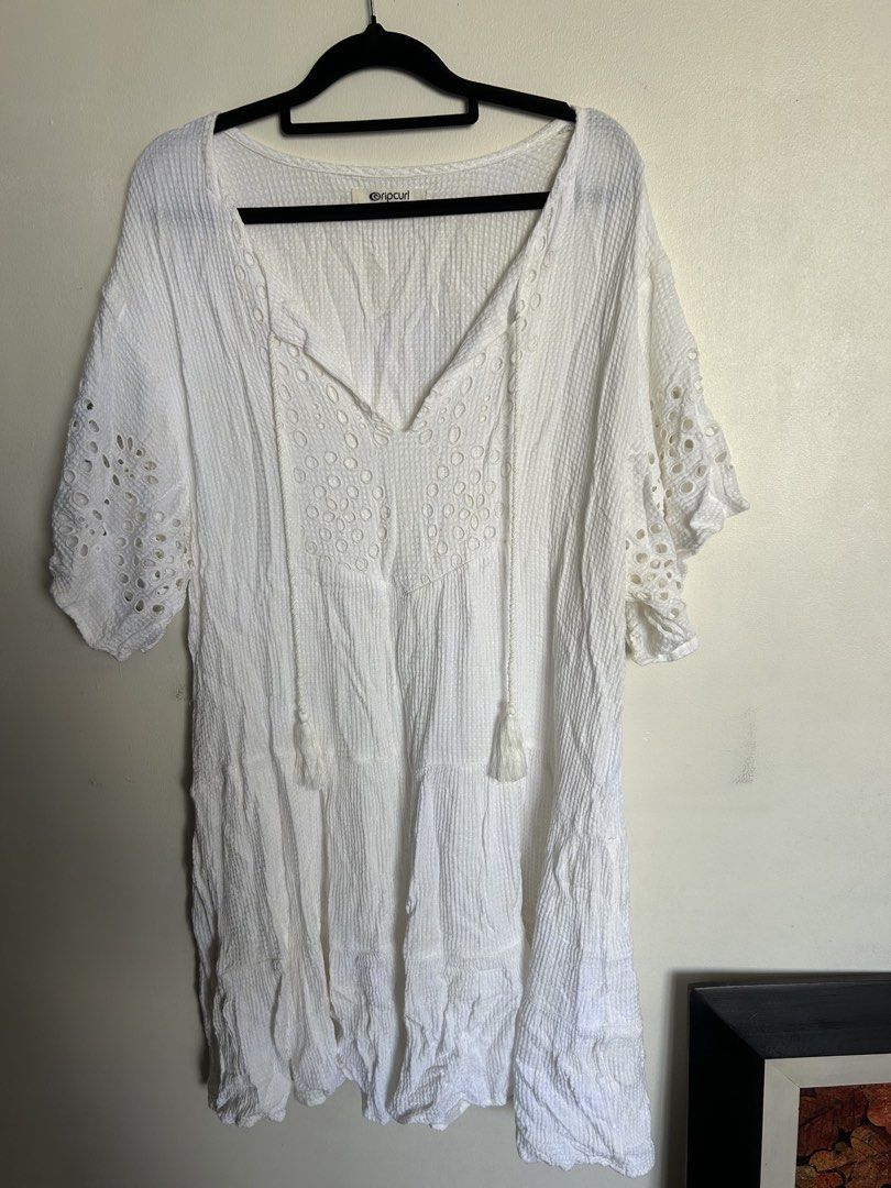 RIP CURL Large (Category: Dresses) located in Manila. Submitted by shaun_diaz (Listing ID 1469679995, Image 1). Description: Beach cover up.