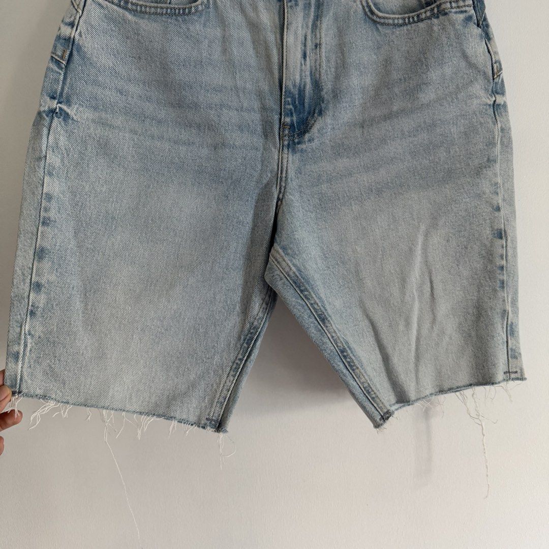 River island mom shorts (Category: Shorts) located in Manila. Submitted by apparella.ph (Listing ID 1469653238, Image 3). Description: Bought in turkey Super pretty perfect sa mababalakang Bnwot Waist:30 Length :21 ☑️Everything is my Own preloved / BNWT/BNWOT ☑️ not thrifted/Ukay ☑️ malukot sa picture kasi na stock sa cabinet (tinatamad mag plantsa ✌️ ) ☑️Personal items ( usually bought in US/UK/JPN ) every year po ako nag aabroad so expect i don