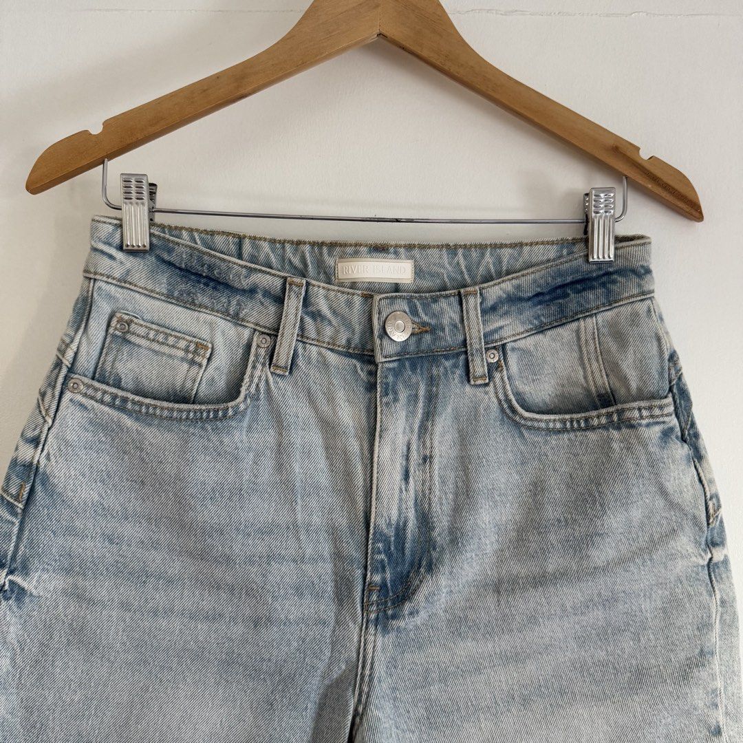 River island mom shorts (Category: Shorts) located in Manila. Submitted by apparella.ph (Listing ID 1469653238, Image 2). Description: Bought in turkey Super pretty perfect sa mababalakang Bnwot Waist:30 Length :21 ☑️Everything is my Own preloved / BNWT/BNWOT ☑️ not thrifted/Ukay ☑️ malukot sa picture kasi na stock sa cabinet (tinatamad mag plantsa ✌️ ) ☑️Personal items ( usually bought in US/UK/JPN ) every year po ako nag aabroad so expect i don
