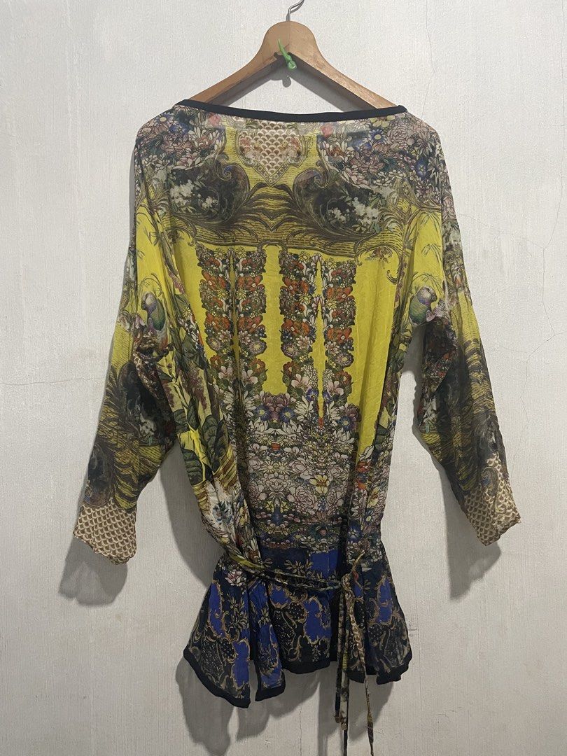 Roberto Cavalli silk blouse (Category: Luxury Apparel) located in Davao. Submitted by mj_designervintagecurator (Listing ID 1469728481, Image 3). Description: 📌In good condition pa my signs of used only pinhole see photo 📌best fit small to med.