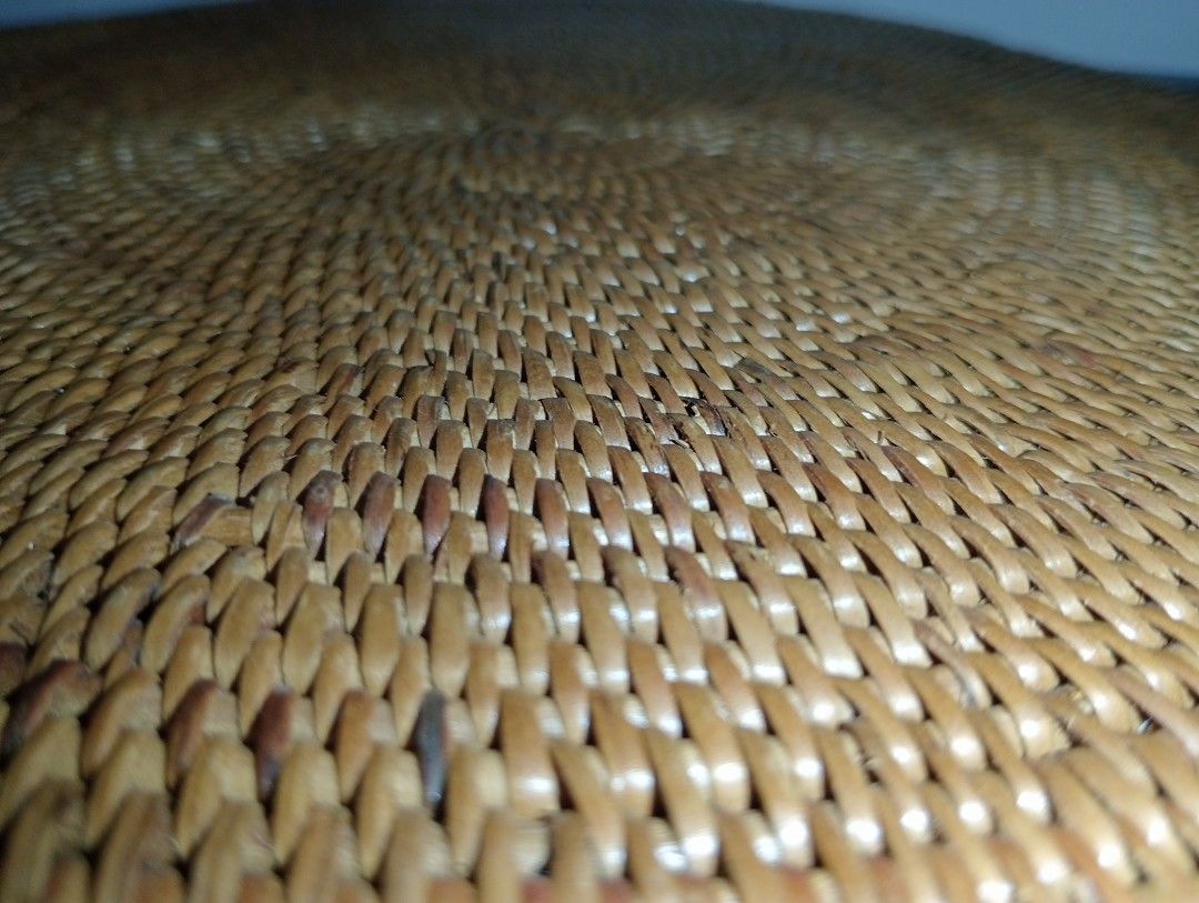ROUND RATTAN PLACEMAT (Category: Cookware & Accessories) located in Kawit. Submitted by gieclutter (Listing ID 1469665031, Image 3). Description: Flakers and joy reservers are 𝗻𝗼𝘁 𝗮𝗹𝗹𝗼𝘄𝗲𝗱 Actual photos, sized precisely Verify item's dimensions first All sales are final—no returns, exchanges, or refunds 𝗖𝗢𝗡𝗗𝗜𝗧𝗜𝗢𝗡: ・𝗔𝗦 𝗜𝗦 ・has minimal dust and broken weaves 𝗟𝗢𝗖𝗔𝗧𝗜𝗢𝗡: Kawit, Cavite 𝗠𝗢𝗣: 𝗣𝗙/NO COD Item price + ₱𝟳�