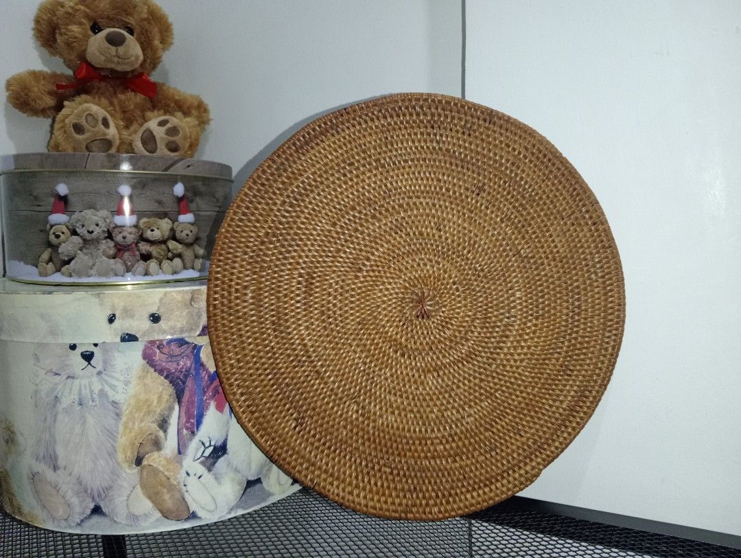 ROUND RATTAN PLACEMAT (Category: Cookware & Accessories) located in Kawit. Submitted by gieclutter (Listing ID 1469665031, Image 1). Description: Flakers and joy reservers are 𝗻𝗼𝘁 𝗮𝗹𝗹𝗼𝘄𝗲𝗱 Actual photos, sized precisely Verify item's dimensions first All sales are final—no returns, exchanges, or refunds 𝗖𝗢𝗡𝗗𝗜𝗧𝗜𝗢𝗡: ・𝗔𝗦 𝗜𝗦 ・has minimal dust and broken weaves 𝗟𝗢𝗖𝗔𝗧𝗜𝗢𝗡: Kawit, Cavite 𝗠𝗢𝗣: 𝗣𝗙/NO COD Item price + ₱𝟳�