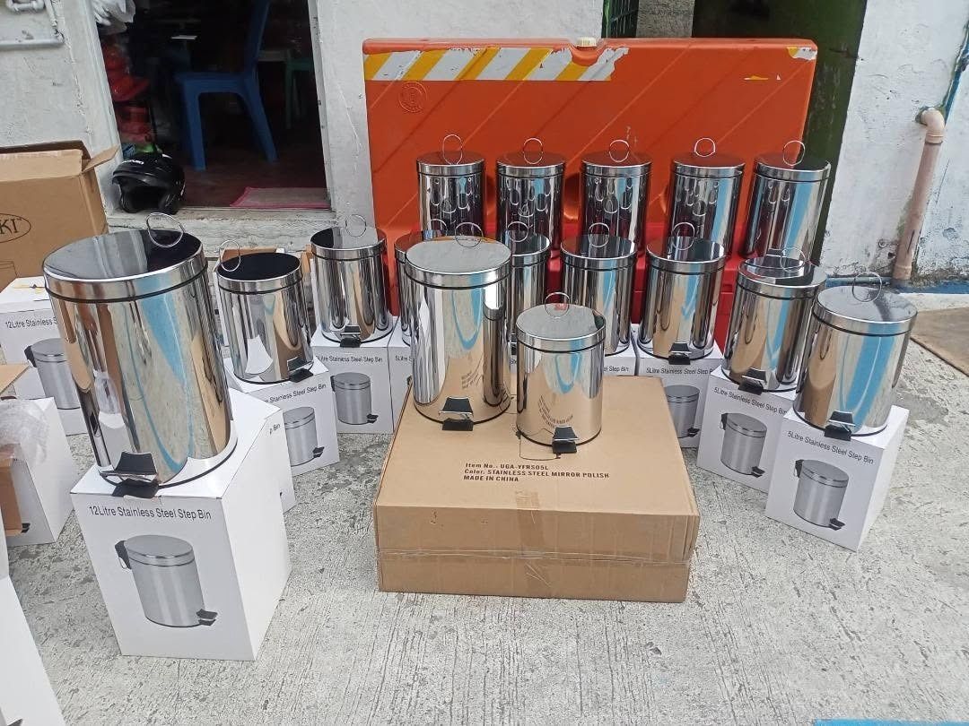 ROUND STAINLESS BIN (Category: Waste Bins & Bags) located in Caloocan City. Submitted by calmhawk_a2cd7a (Listing ID 1469595505, Image 2). Description: ROUND STAINLESS BIN STEP ON MIRROR FINISH CONUTAINER WITH INNER PLASTIC BIN JUST CALL US / Pm me for more info. -09971763227 LOOK FOR : ANGHIE Address: 634 JRA COMPOUND LUPANG PARI SAN MIGUEL PASIG CITY WEBSITE: http://jocelynesidera30.wibsite.com/joekelceetrading email: [hidden information].
