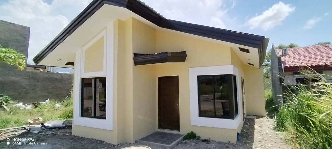 RUSH HOUSE & LOT PASALO 300K (Category: House & Lot) located in Bacolod City. Submitted by zenangelchy (Listing ID 1469748357, Image 3). Description: 🏠RUSH! RUSH SALE! 300K ONLY HOUSE & LOT FOR SALE TERRAZAS SUBDIVISION ANDREA HOUSE MODEL FROM 380K. Now 300k cash out na lng (negotiable for serious buyer only) Cash out/pasalo: 300k Remaining balance: 2,021,000 loanable in bank/pag.ibig. New buyer will process the loan. Total TCP if pasalo include