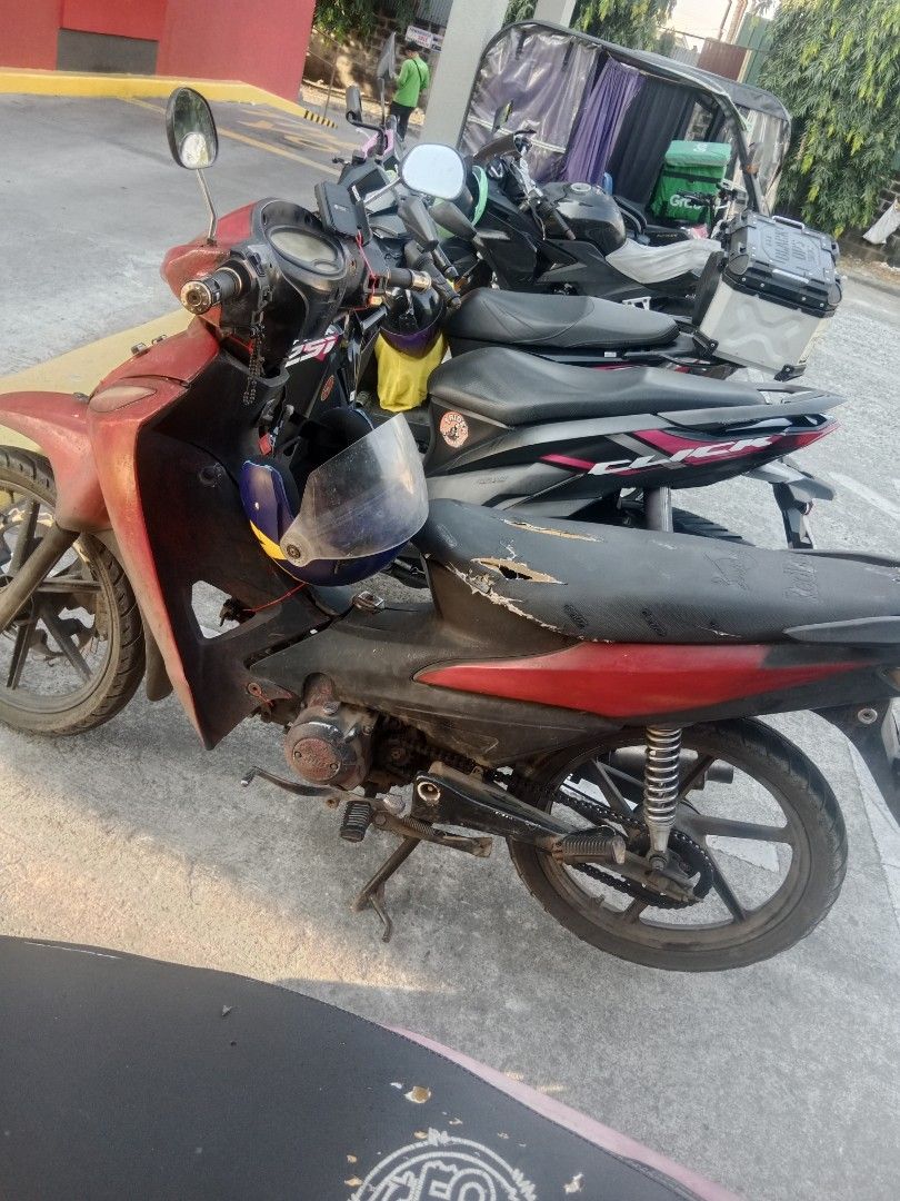 rusi mpy 100 (Category: Motorbikes for Sale) located in Quezon City. Submitted by zealgem.3815c7 (Listing ID 1469614256, Image 3). Description: rusi mpy 100 issue flairings upuan sira maluwag tambutso running yan gamit ko yan service sa work rfs mag stay in na sa bataan 4k tawad nlng kau sa personal pick up only poblacion muntinlupa city.