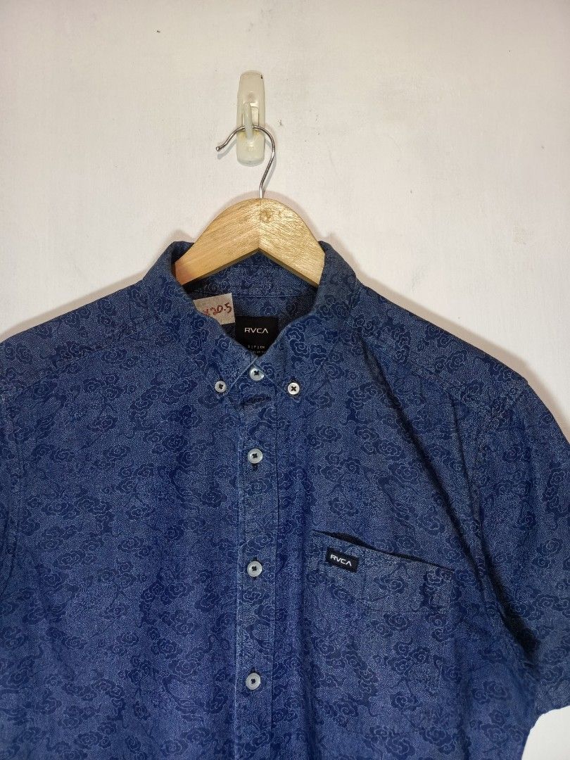 RVCA BUTTON DOWN PATTERN SHORT SLEEVE (Category: Tshirts & Polo Shirts ) located in Baguio. Submitted by 074thriftmania (Listing ID 1469692433, Image 2). Description: - Brand: RVCA - Style: Short sleeve button-down shirt - Fit: Regular fit - Design: All-over intricate pattern with button-down collar and front chest pocket featuring a small brand tag - Origin: Made in Sri Lanka - Measurements: 26" length x 20.5" width (tagged on collar tape) - Con