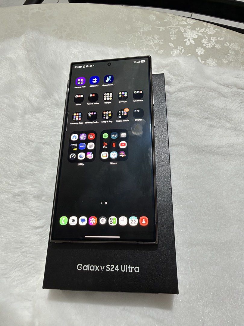 S24 Ultra 512GB Titanium Black (Category: Samsung) located in Caloocan City. Submitted by jhen_servitillo (Listing ID 1469695072, Image 3). Description: 🔥 SAMSUNG S24 ULTRA 512GB – ₱30,000 ONLY! 🔥 🖤 Titanium Black | Super Makinis ✅ No dents, well-maintained ✅ All original parts, never repaired ✅ FREE Samsung Original Adapter & Cable ⚡ Super Fast Charging 💰 Selling for ₱30,000 — Ready to use! 📩 PM if interested. First to get it, gets it! 🔥.