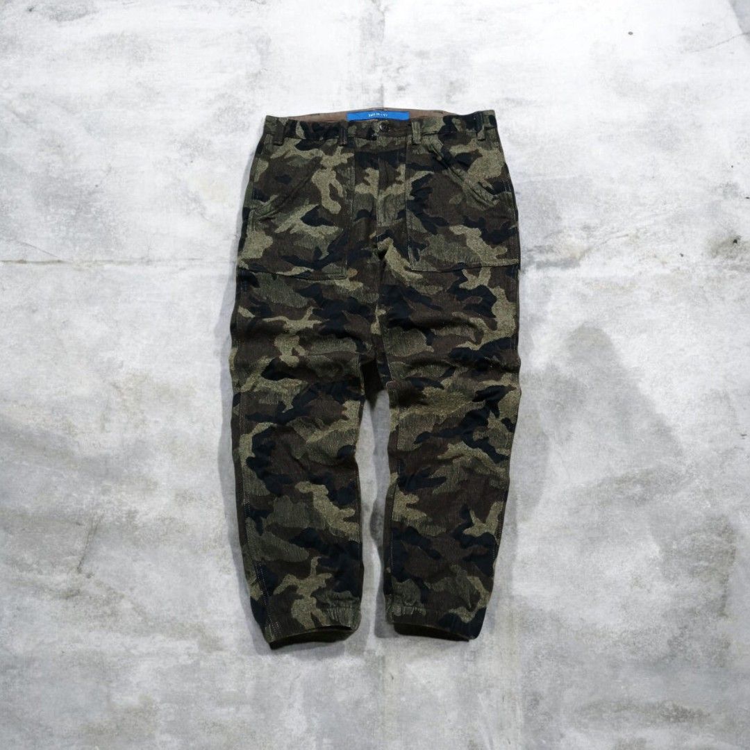 Sage de crêt camou wool pants (Category: Luxury Apparel) located in Candelaria. Submitted by saorsa.thrift (Listing ID 1469757081, Image 1). Description: Sage de crêt camou wool pants Waist: 34 Length: 37.5 Condition: Excellent 4,000 + sf.