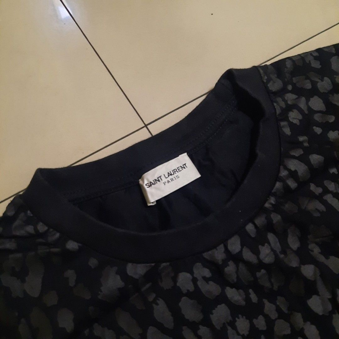 Saint Laurent Babycat Print (Category: Shirts) located in Cebu City. Submitted by archivalia.me (Listing ID 1469647000, Image 2). Description: Saint Laurent Babycat All Over Print Medium Width 19 Length 25 Good as New No Issue Price dm + sf Loc: Cebu City.