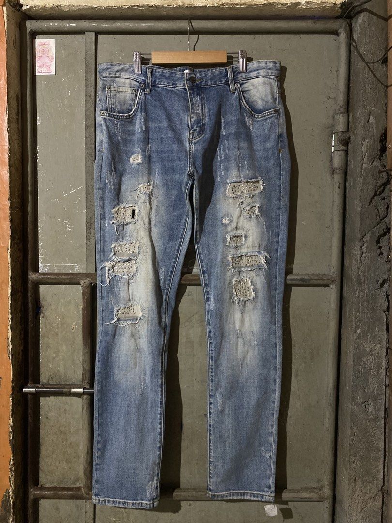 Saint Laurent Distressed Jeans Rhinestone Design Pants (Category: Jeans) located in Naga. Submitted by hubthrift (Listing ID 1469666277, Image 3). Description: Details and Measurements Size -36 on tag Waist-34 Length-42 Leg hole-9.5 Knee Hole-8 Toe Hoe-7 Color rate-10/10 Need wash only .