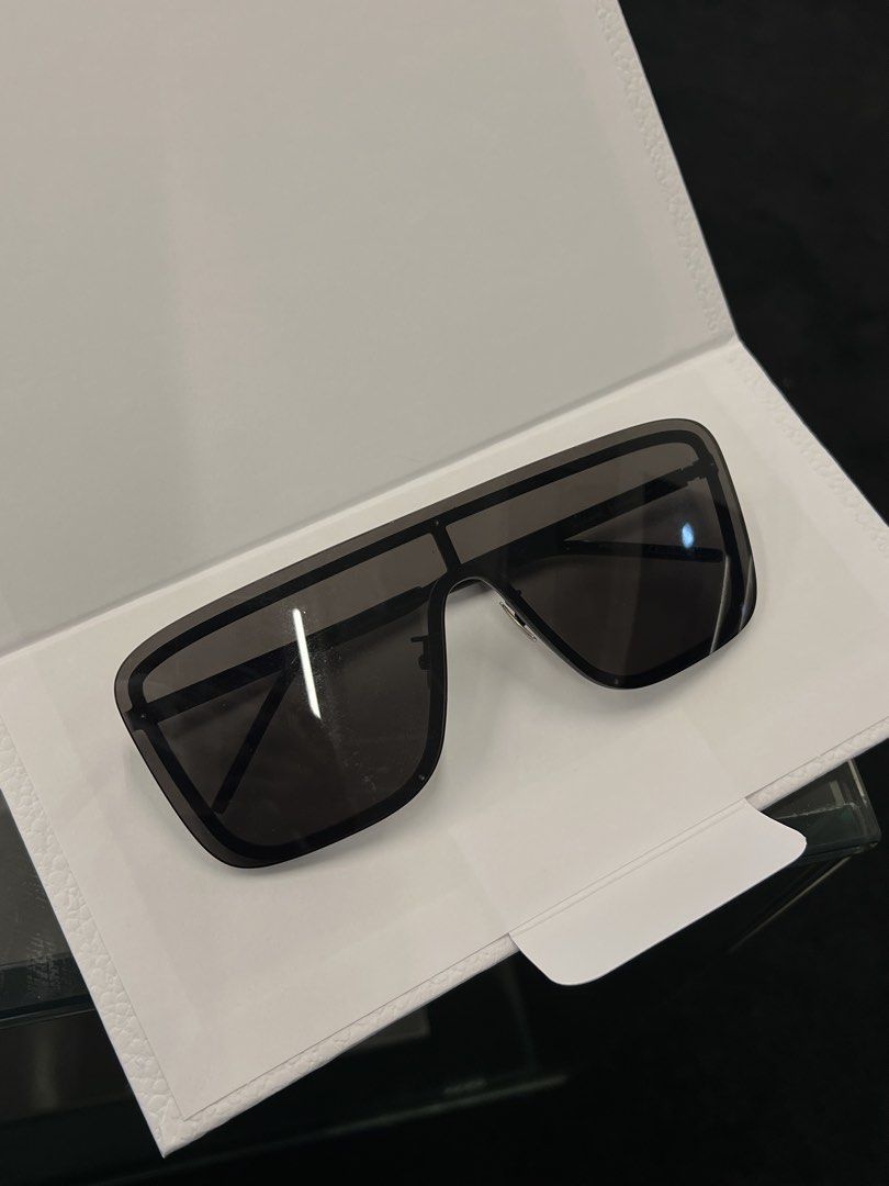 Saint Laurent SL 364 Mask Sunglasses (Category: Sunglasses & Eyewear) located in Taguig. Submitted by alchlyn (Listing ID 1469639306, Image 1). Description: —sunglasses —with compartment.