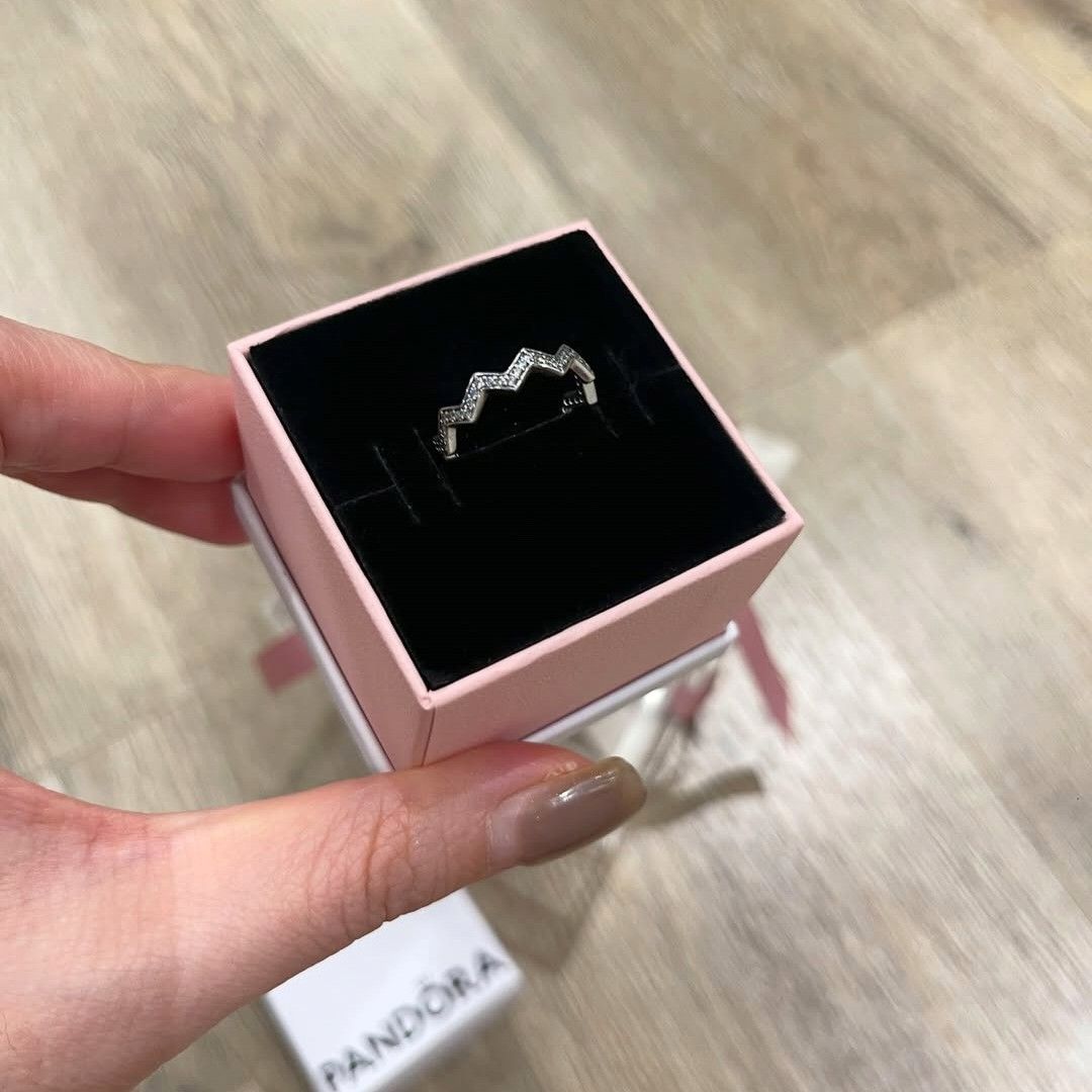 SALE❗Pandora Zigzag Ring (Category: Rings) located in Manila. Submitted by badaloves_u (Listing ID 1469686095, Image 3). Description: - 💯 Authentic Pandora with Authenticity ALE marks - FREE Box and Paper bag 🛍️ - ✨ FREE Cleaning to any Pandora Store 🛵 LALAMOVE courier for same day delivery 🚚 J&T provincial courier.