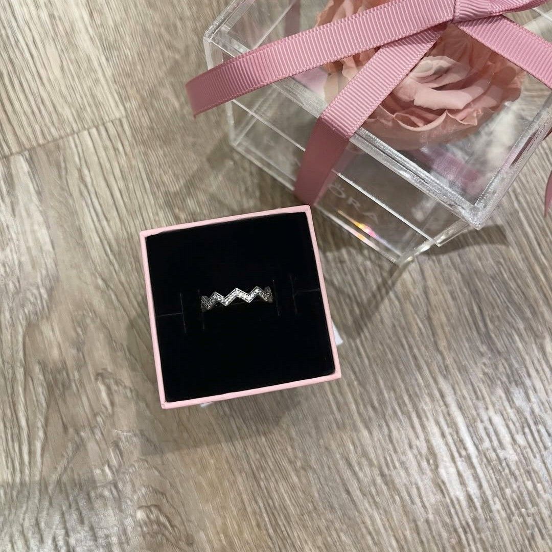 SALE❗Pandora Zigzag Ring (Category: Rings) located in Manila. Submitted by badaloves_u (Listing ID 1469686095, Image 1). Description: - 💯 Authentic Pandora with Authenticity ALE marks - FREE Box and Paper bag 🛍️ - ✨ FREE Cleaning to any Pandora Store 🛵 LALAMOVE courier for same day delivery 🚚 J&T provincial courier.