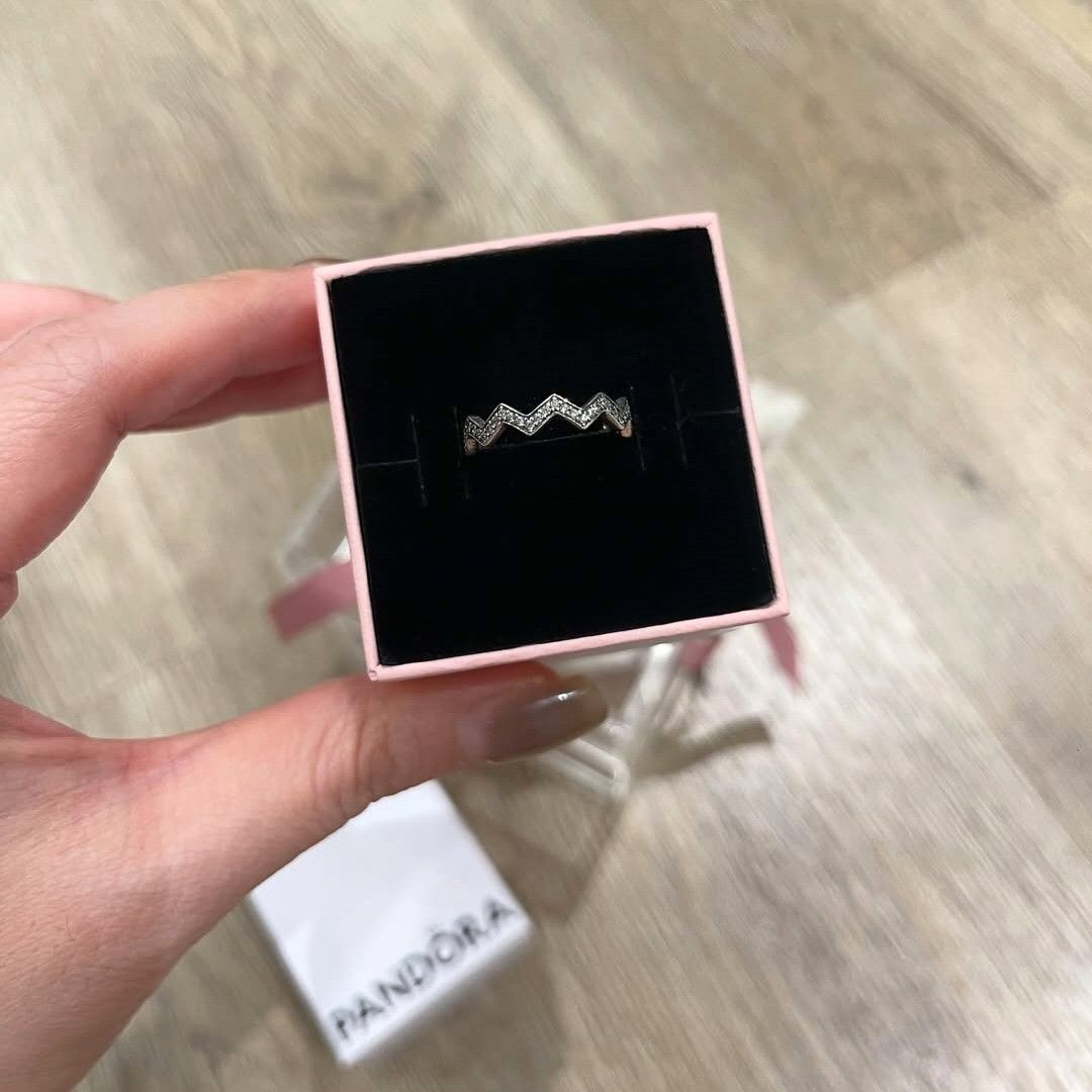 SALE❗Pandora Zigzag Ring (Category: Rings) located in Manila. Submitted by badaloves_u (Listing ID 1469686095, Image 2). Description: - 💯 Authentic Pandora with Authenticity ALE marks - FREE Box and Paper bag 🛍️ - ✨ FREE Cleaning to any Pandora Store 🛵 LALAMOVE courier for same day delivery 🚚 J&T provincial courier.