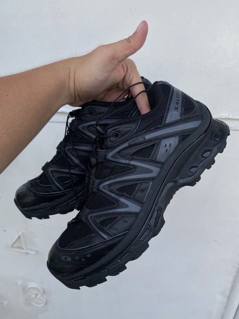 SALOMON XT-QUEST GORE TEX (Category: Sneakers) located in Manila. Submitted by lunaras_declutter (Listing ID 1469671419, Image 2). Description: GOOD AS NEW NO SOLE SEP NO HEEL DRAG.