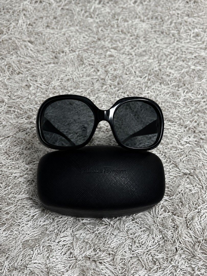 Salvatore Ferragamo Black Sunglasses with Case (Category: Sunglasses & Eyewear) located in Alaminos. Submitted by tindahanicera (Listing ID 1469597747, Image 1). Description: - Authentic Salvatore Ferragamo sunglasses in classic black - Oversized round frames featuring stylish gradient lenses - Elegant silver-tone Gancini hardware on the temples - Made in Italy with premium craftsmanship - Includes original hard case with embossed logo - Clean le