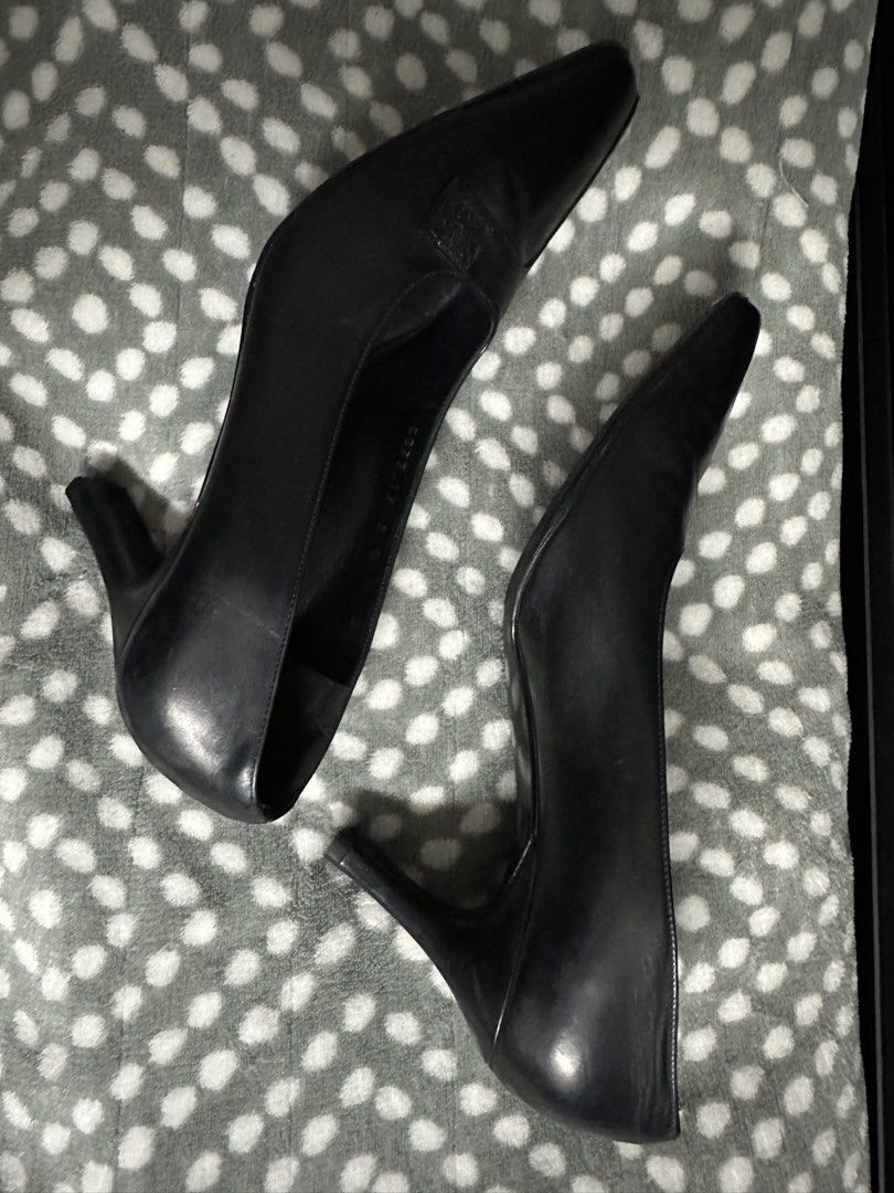 Salvatore ferrogamo heels s7 (Category: Heels) located in Angeles City. Submitted by ritenianstuff (Listing ID 1469693968, Image 2). Description: Like new pointed ferrogamo heels Wla po ung metal logos nya kaya mura bago pa shoes authentic from Canada Add sf 54 Gcash payment.