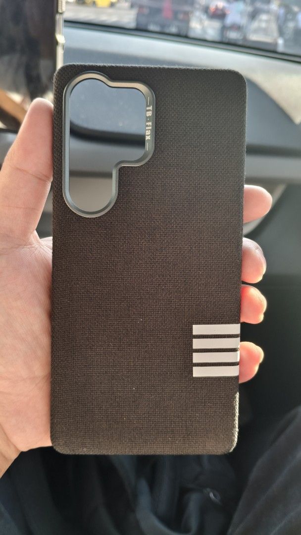 Samsung S24-S25 Ultra Denim Textured Case (Category: Cases & Sleeves) located in Bamban. Submitted by gooogleu253 (Listing ID 1469723340, Image 3). Description: Howesion Brand For S24 and S25 Ultra Condition: New, opened for inspection only Smooth Denim Texture Hard Back Plate Magsafe compatible .