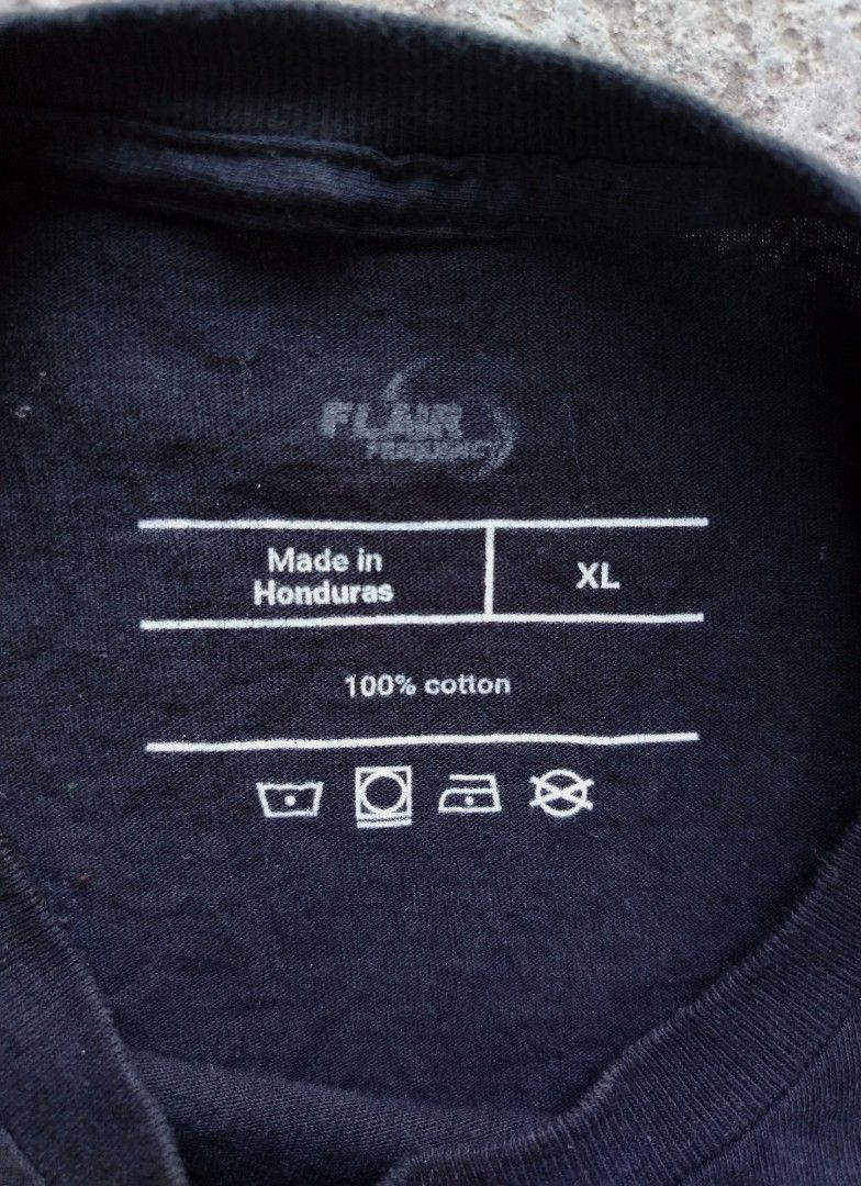Santana Band Tee (Category: Tshirts & Polo Shirts ) located in Muntinlupa City. Submitted by lokalthriftsco. (Listing ID 1469578623, Image 3). Description: Size XL Need wash Good condition.