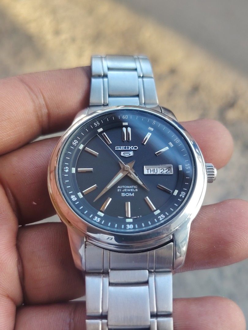 Seiko 5 Automatic 21 Jewels 43mm (Category: Men's Watches) located in Las Pinas. Submitted by mitchellestrada20202020 (Listing ID 1469651773, Image 2). Description: for sale.. seiko 5 mens automatic 43mm allsteel 9-10 condition water resistant 21 jewels snkm87k1 7s26--03z0 unit only good condition open for met up or lalamove handle buyer.