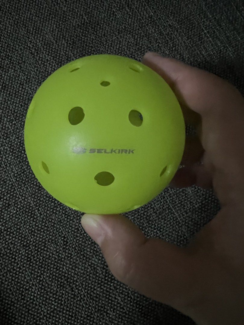 Selkirk Pro S1 ball (Category: Other Sports Equipment and Supplies) located in Quezon City. Submitted by worldofC (Listing ID 1469688010, Image 1). Description: 200 each Authentic.