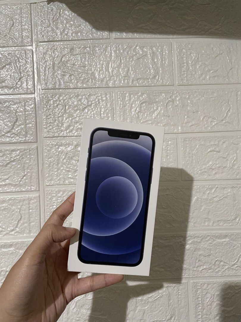 Selling Ip12 (Category: iPhone 12 Series) located in Quezon City. Submitted by viancakesss (Listing ID 1469617052, Image 1). Description: Selling ip12 64gb PM for more info Negotiable. Open for meet up. RFS: Nag upgrade na..