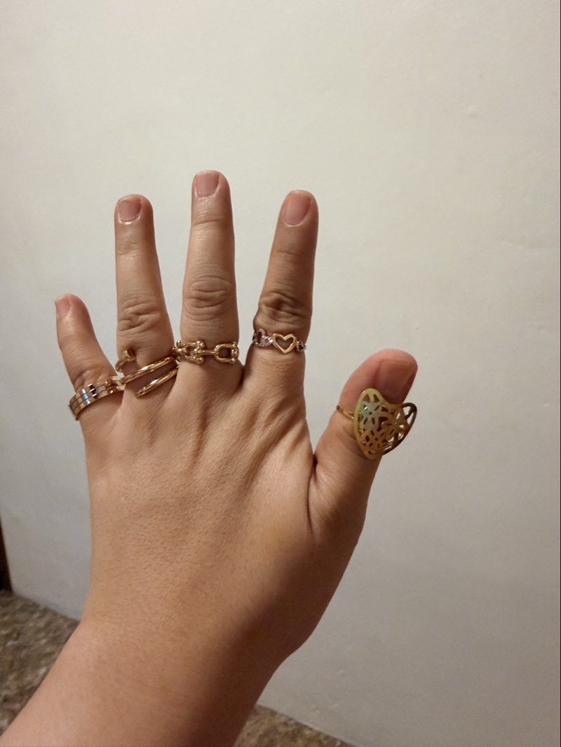 Selling my preloved 18k gold (Category: Rings) located in Quezon City. Submitted by mamamars1987 (Listing ID 1469634461, Image 2). Description: Im Size 8 18k gold rings 100% pawnable Letting them go for ₱7k/g only 1g-4g weight.