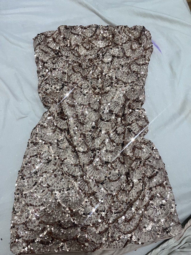 Sequin Champagne Fitted Dress (Category: Dresses) located in Marikina City. Submitted by gyuslover (Listing ID 1469714703, Image 3). Description: Super sparkly! Only used once for a photoshoot this month Size: Small Mop: Gcash Mod: lalamove/gogo express.