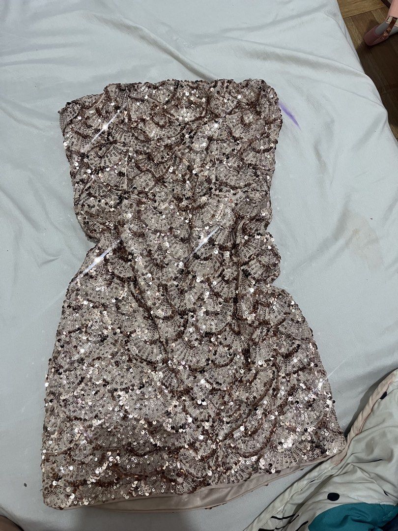 Sequin Champagne Fitted Dress (Category: Dresses) located in Marikina City. Submitted by gyuslover (Listing ID 1469714703, Image 1). Description: Super sparkly! Only used once for a photoshoot this month Size: Small Mop: Gcash Mod: lalamove/gogo express.