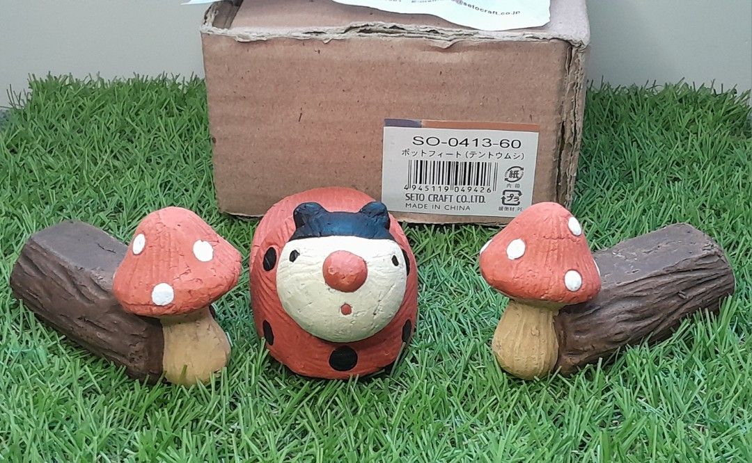 Decorative Seto Craft_LadyBug Pot Feet Pot Holders (Category: Gardening Tools & Ornaments) located in Mexico. Submitted by shaniah_777 (Listing ID 1469749033, Image 1). Description: Set of decorative ceramic pot feet (pot holders) made by Seto Craft, featuring a ladybug and two log-and-mushroom accents. Product Details • Brand/Maker: Seto Craft Co.ltd Japan (Made in China) • Model Number: SO-0413-60 (Labeled as - Pot Feet / Ladybug) • Material: H